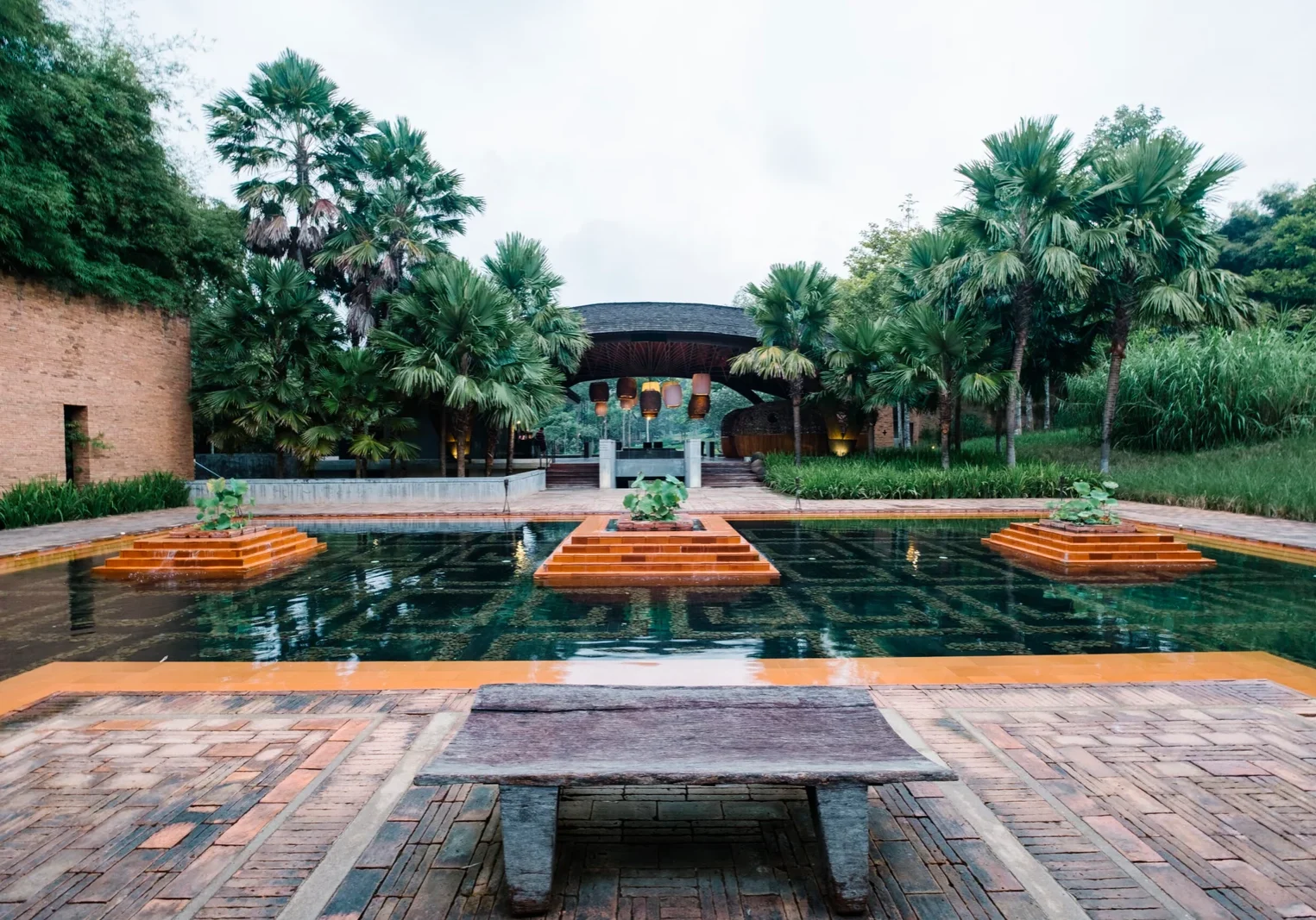 luxury-outdoor-hotel-scaled luxury-outdoor-hotel-scaled